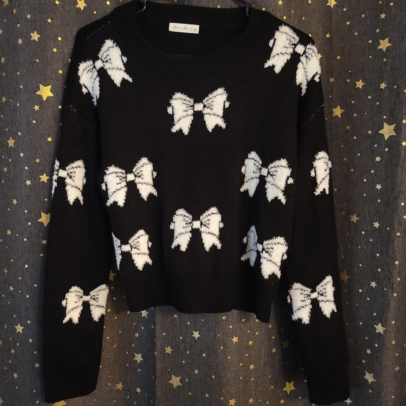 Active USA Sweaters - Active USA | Black Sweater With White Bow Pattern Large